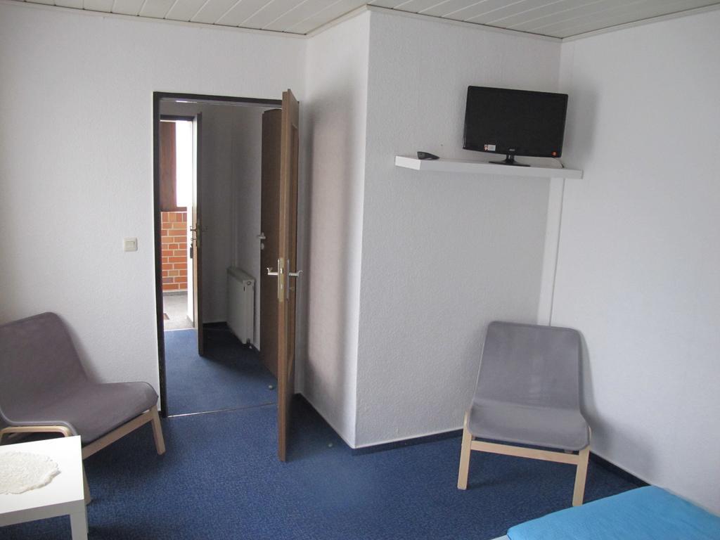 Pension Check In Hotel Guestrow Ngoại thất bức ảnh