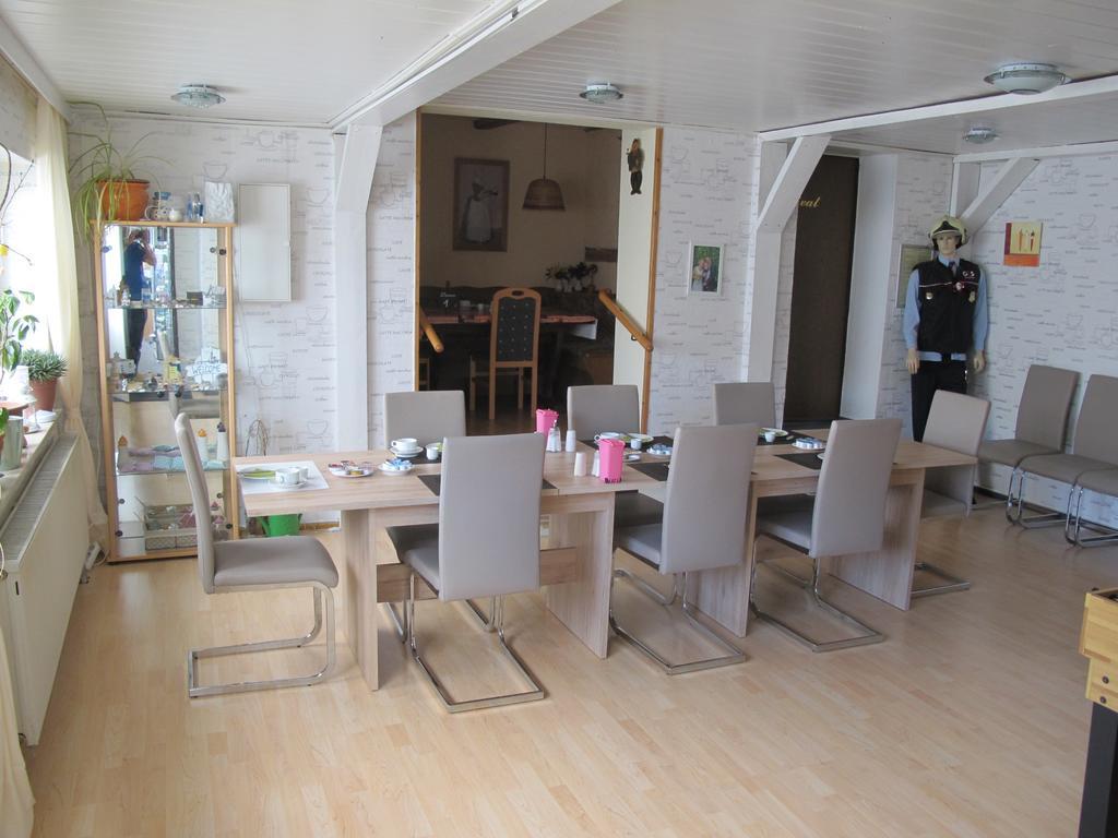 Pension Check In Hotel Guestrow Ngoại thất bức ảnh