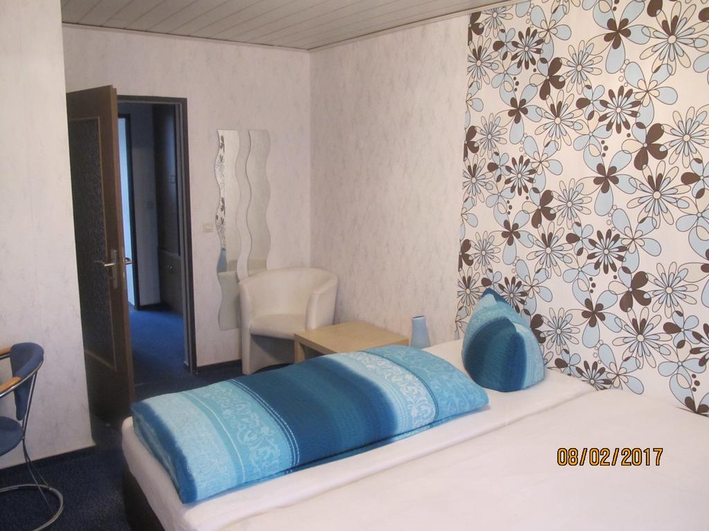 Pension Check In Hotel Guestrow Ngoại thất bức ảnh