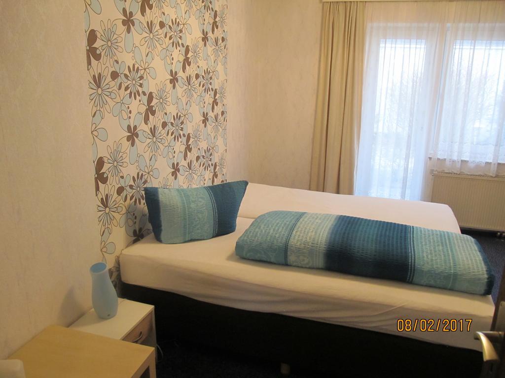 Pension Check In Hotel Guestrow Ngoại thất bức ảnh
