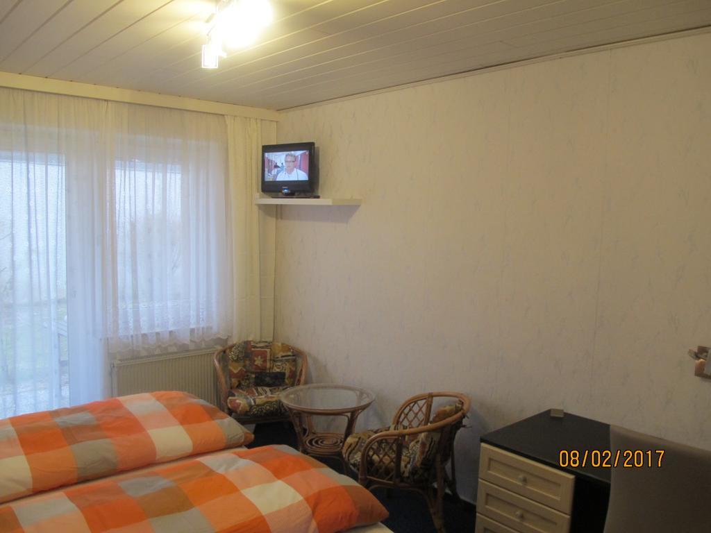 Pension Check In Hotel Guestrow Ngoại thất bức ảnh