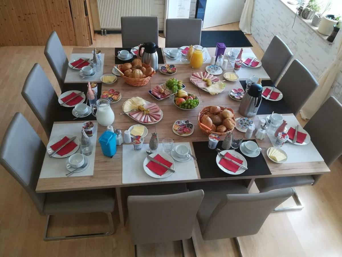 Pension Check In Hotel Guestrow Ngoại thất bức ảnh